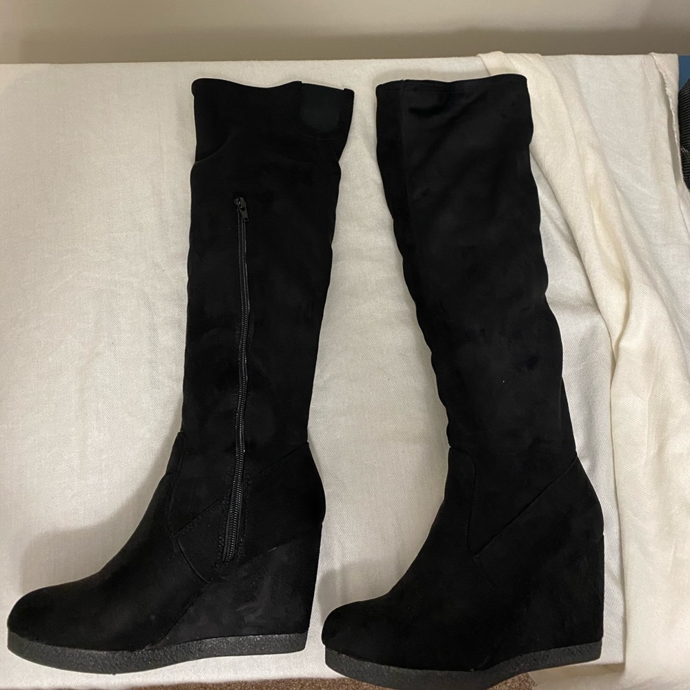 Shoedazzle knee high black faux suede wedge boots
